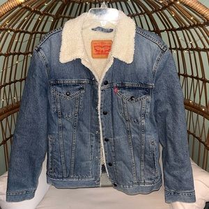 Levi’s Sherpa lined Jean Jacket size medium mens